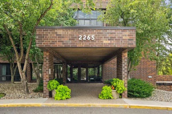 $225,000 | 2265 Youngman Avenue West, Unit 403E, St. Paul, MN 55116