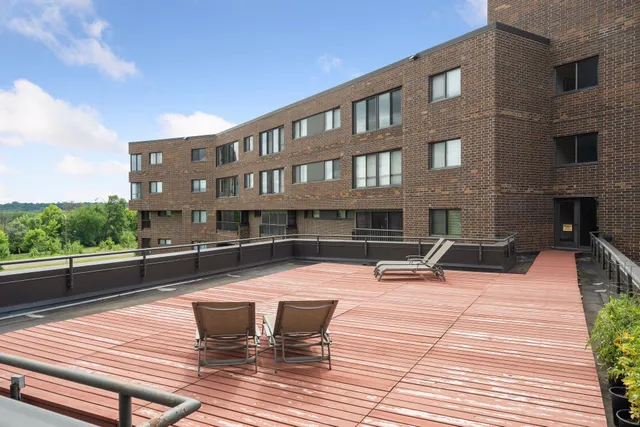 $234,900 | 2265 Youngman Avenue West, Unit 403E, St. Paul, MN 55116