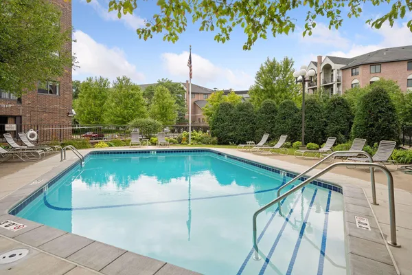 $225,000 | 2265 Youngman Avenue West, Unit 403E, St. Paul, MN 55116