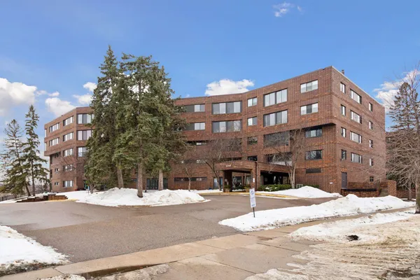 $225,000 | 2265 Youngman Avenue West, Unit 403E, St. Paul, MN 55116