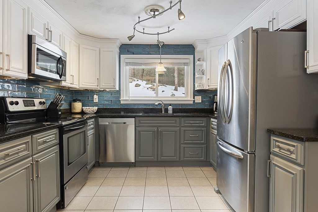 181 Taft Road Wilmington, MA 01887 - Photo 8 of 27 Gallery Image 8