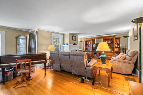 $829,900 | 447 Center Road, Hillsborough, NH 03244