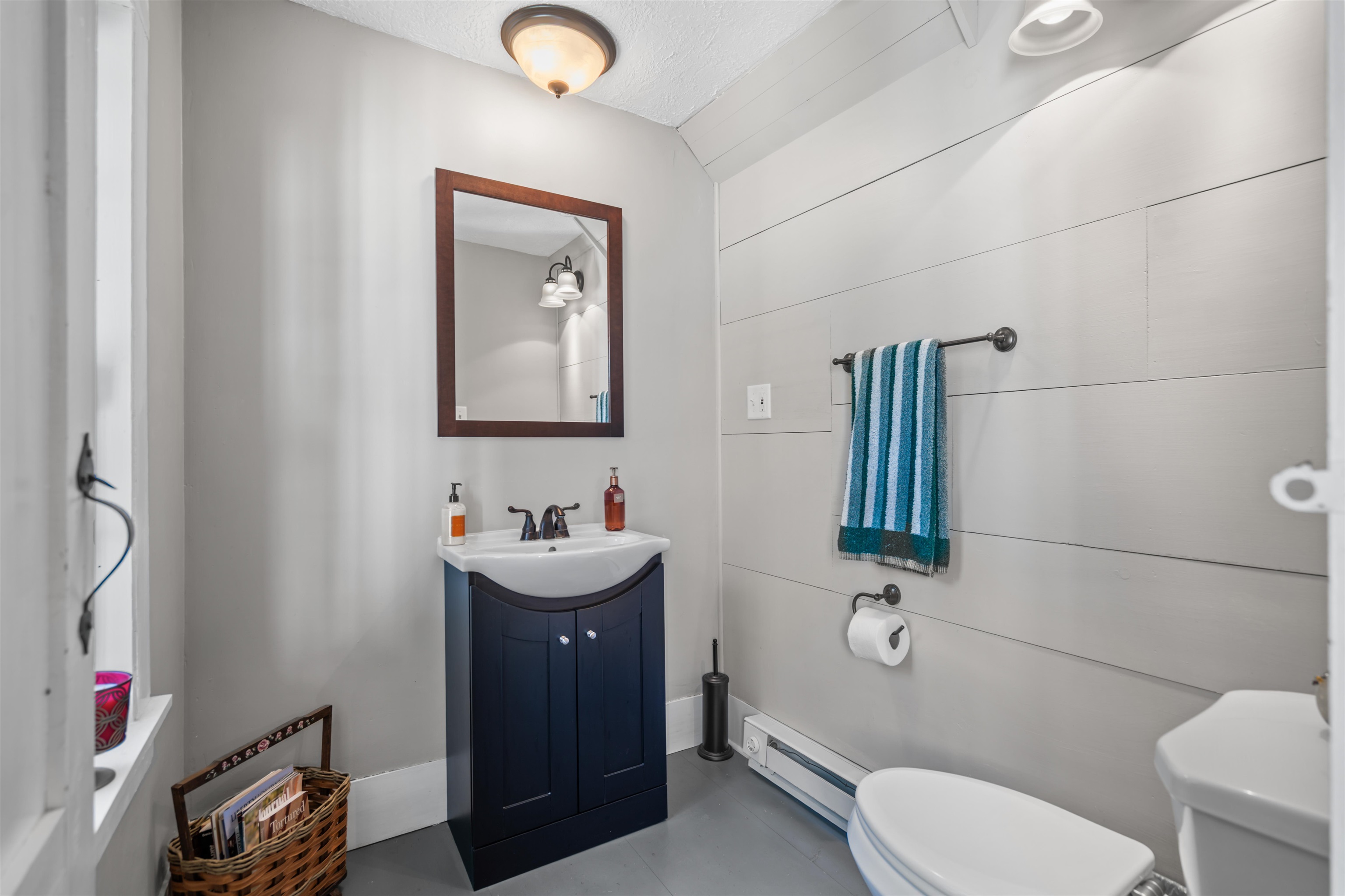 447 Center Road Hillsborough, NH 03244 - Photo 39 of 54