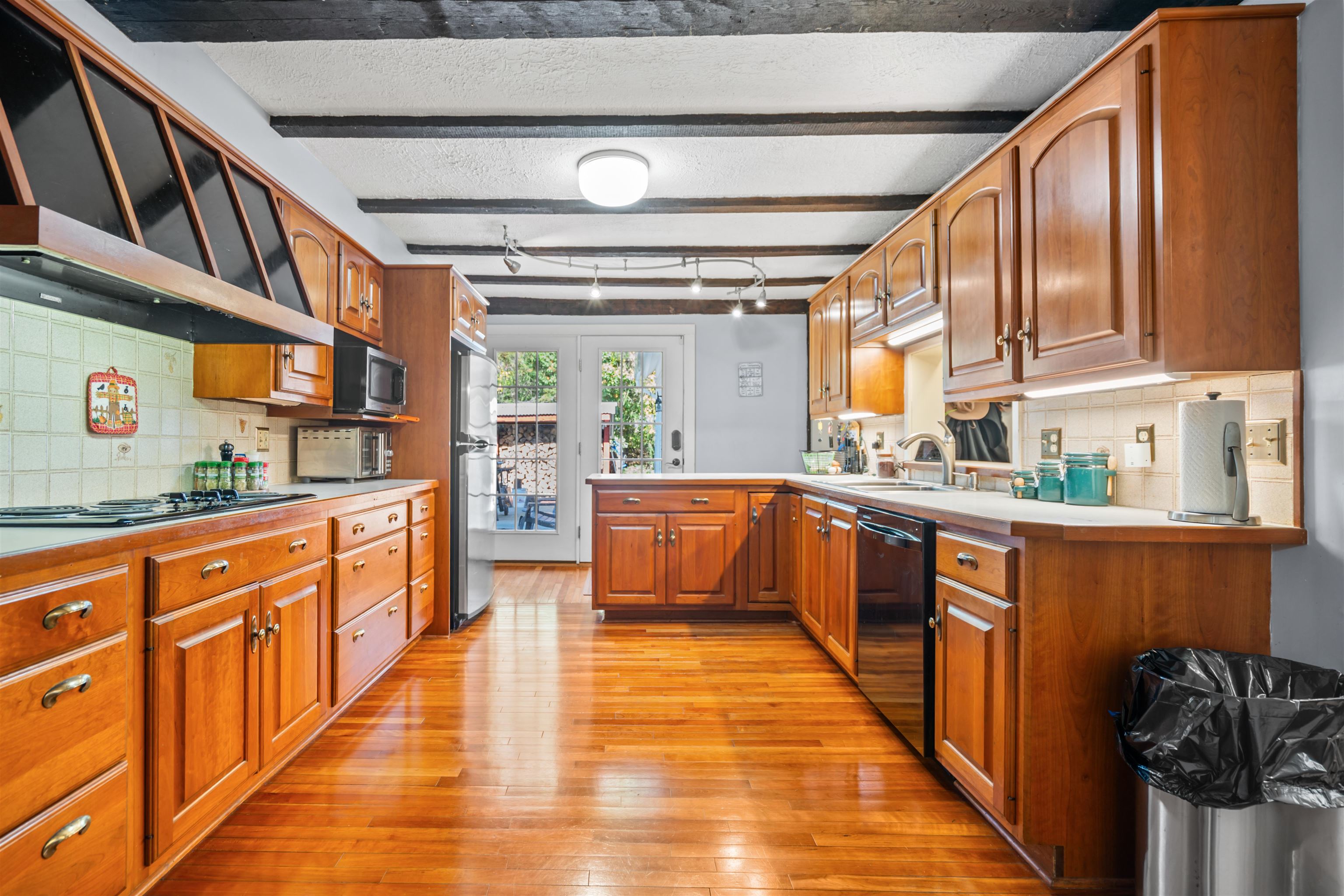 447 Center Road Hillsborough, NH 03244 - Photo 7 of 54