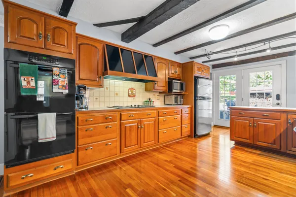 $829,900 | 447 Center Road, Hillsborough, NH 03244