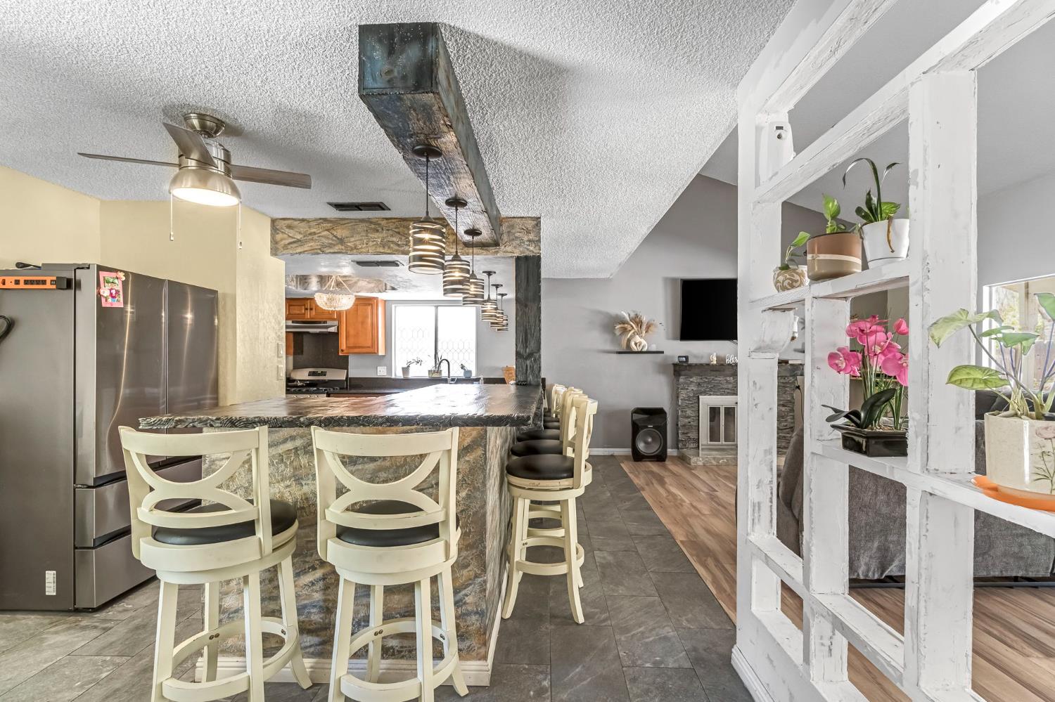 4883 East Geary Avenue Fresno, CA 93725 - Photo 11 of 32