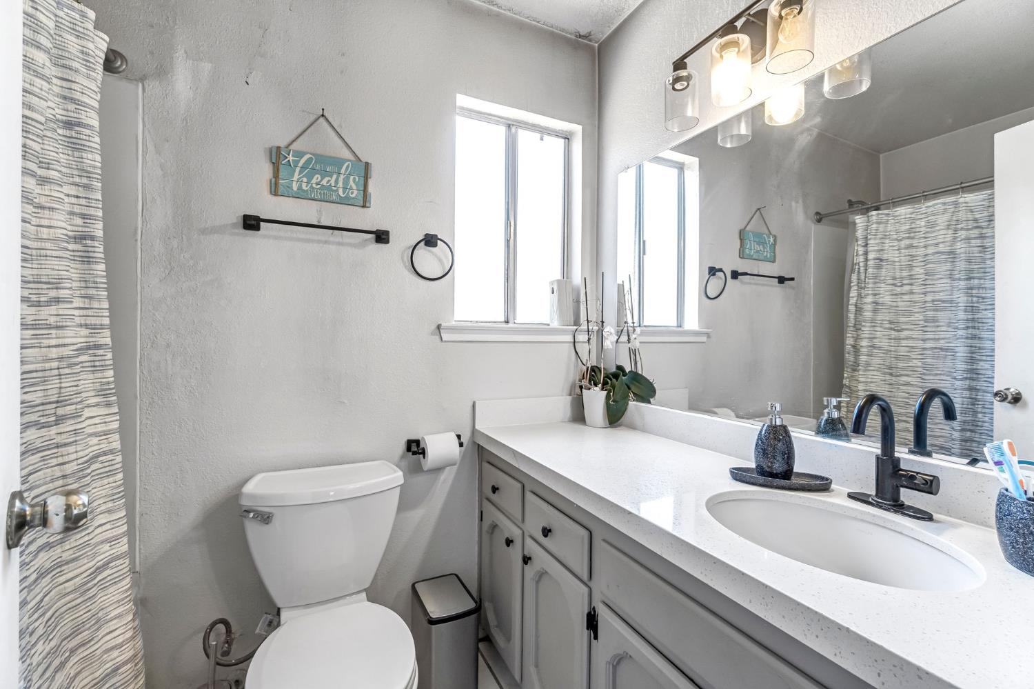 4883 East Geary Avenue Fresno, CA 93725 - Photo 19 of 32