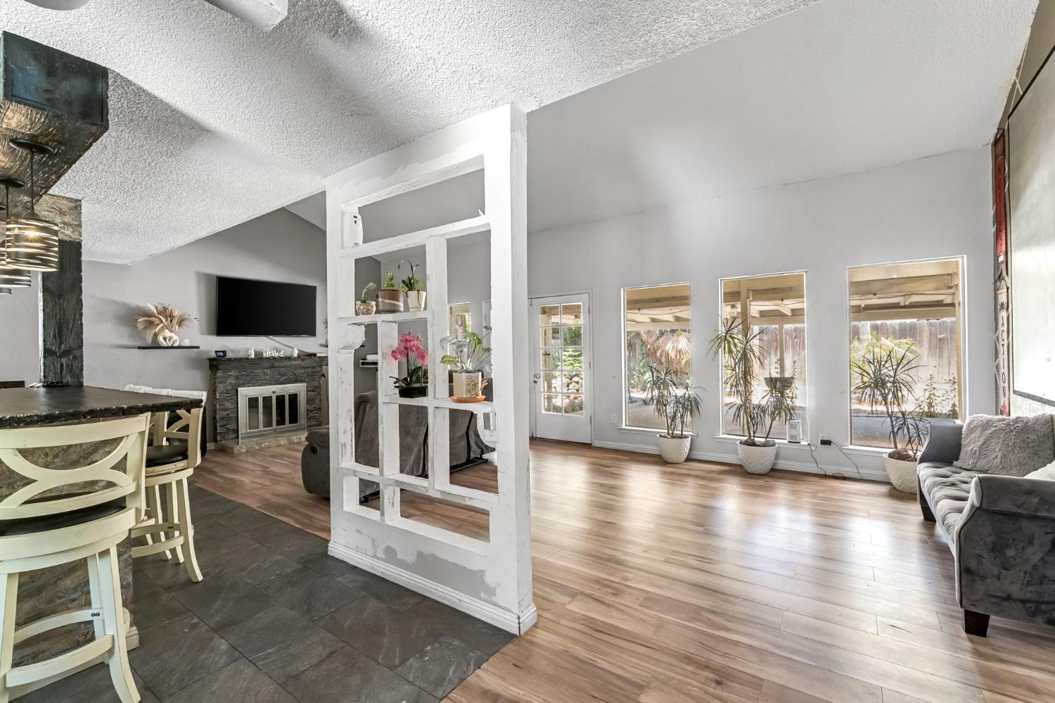 4883 East Geary Avenue Fresno, CA 93725 - Photo 5 of 32