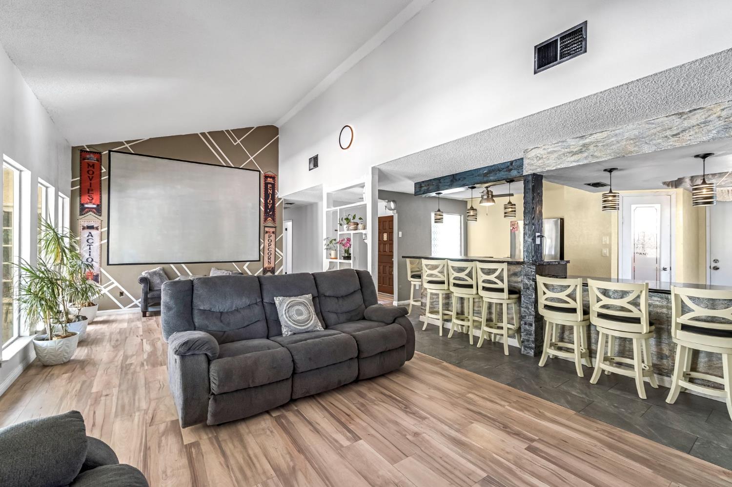 4883 East Geary Avenue Fresno, CA 93725 - Photo 8 of 32