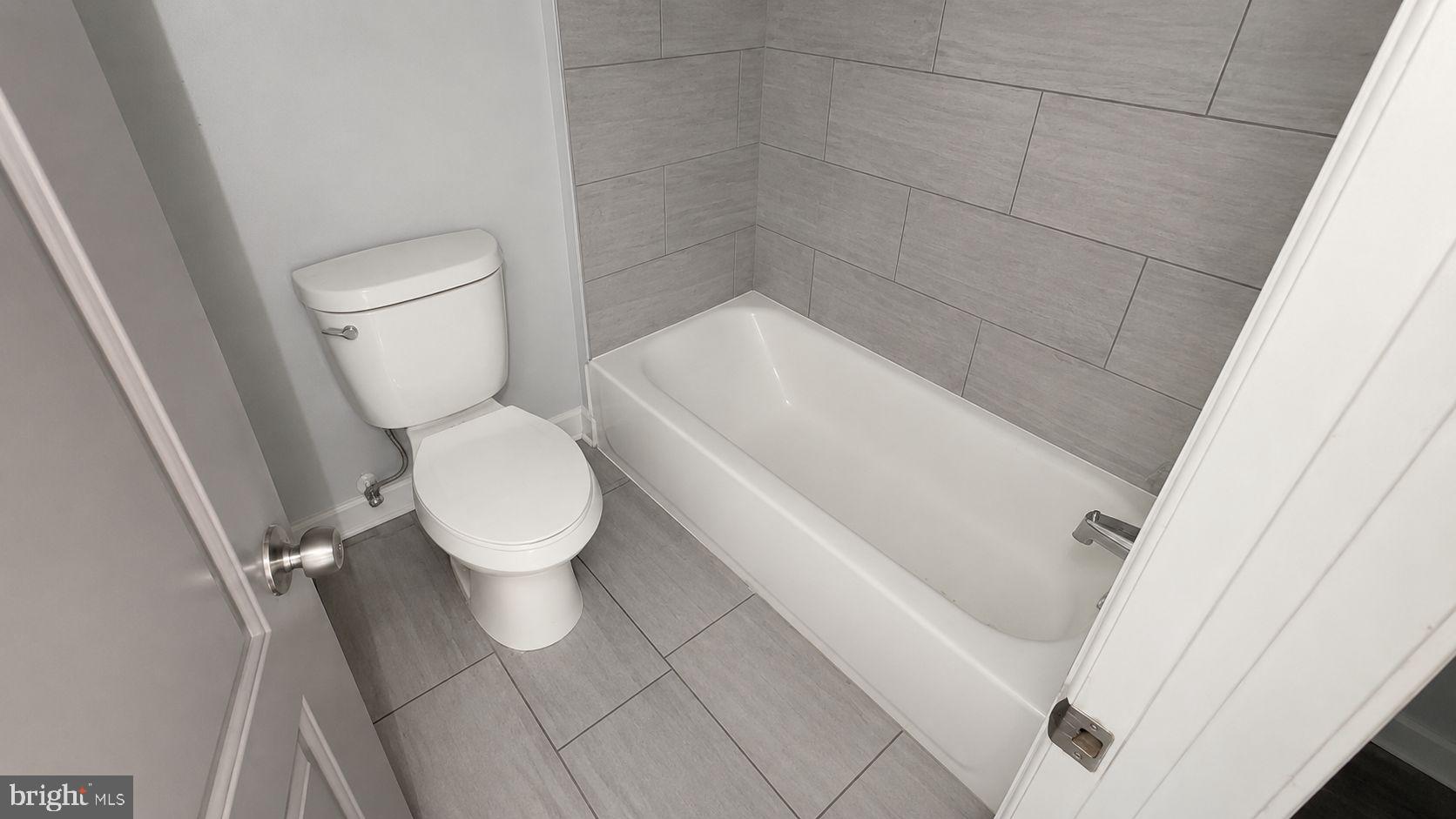1677 Cliftview Avenue Baltimore, MD 21213 - Photo 4 of 9