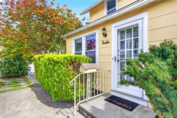 $6,750 | 12 Smull Place, Port Washington, NY 11050