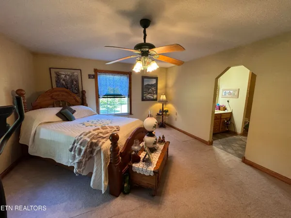 $925,000 | 439 Elvira Lane, Winfield, TN 37892