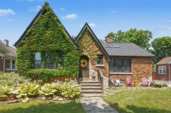 $328,000 | 1009 John Street, Joliet, IL 60435