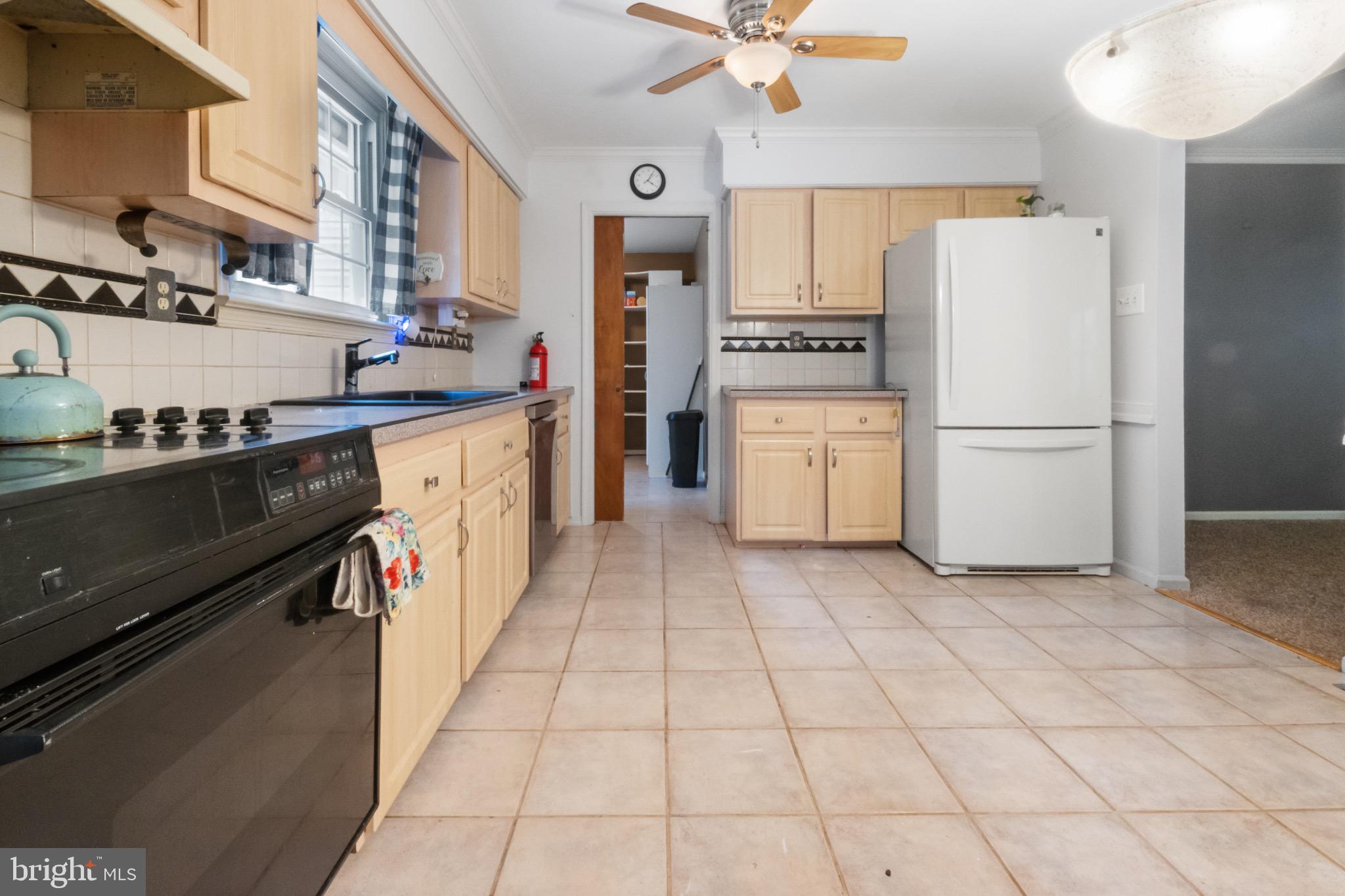 51 Christopher Mill Road Medford, NJ 08055 - Photo 4 of 24 Bright and spacious kitchen with modern charm.
