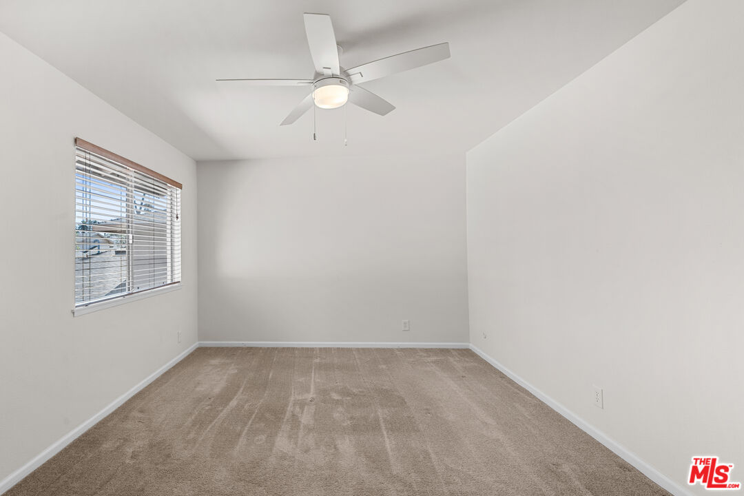 186 Southampton Way, Unit 29 Placentia, CA 92870 - Photo 9 of 20 an empty room with a window