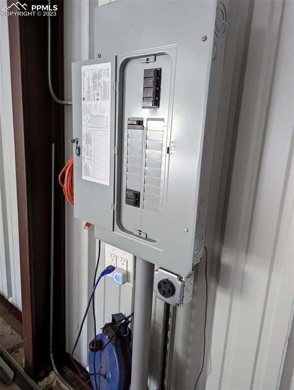 238 Aspen Circle Divide, CO 80814 - Photo 12 of 42 a bathroom with a mirror