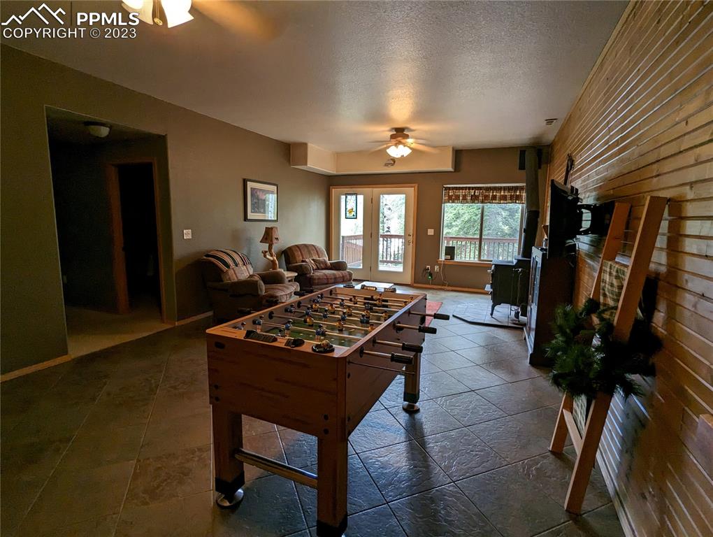 238 Aspen Circle Divide, CO 80814 - Photo 40 of 42 a living room with furniture and a table