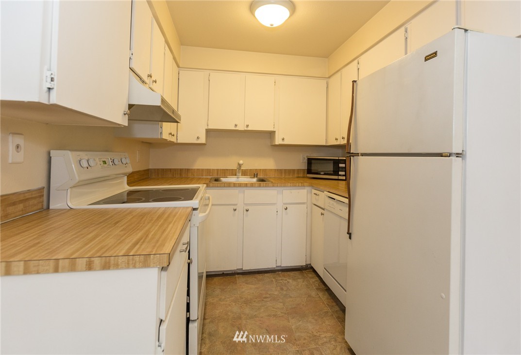 230 Southwest Clark Street, Unit C203 Issaquah, WA 98027 - Photo 3 of 25