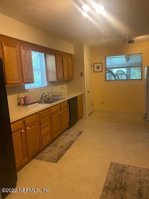 11128 Emuness Road Jacksonville, FL 32218 - Photo 4 of 8 Kitchen 2