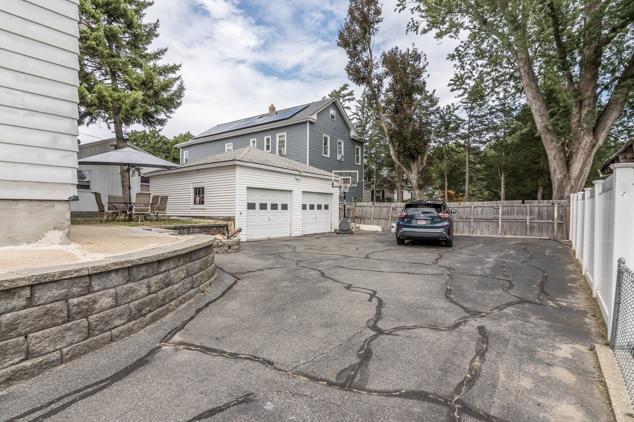 277 Cumberland Road Lowell, MA 01850 - Photo 3 of 41 Gallery Image 3