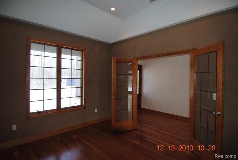 6601 Oakville Waltz Road Carleton, MI 48117 - Photo 2 of 12 Study Room
