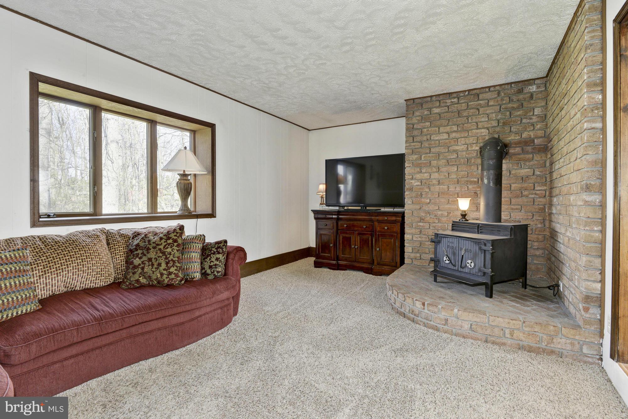 1810 Liberty Road Westminster, MD 21157 - Photo 5 of 24 Family Room