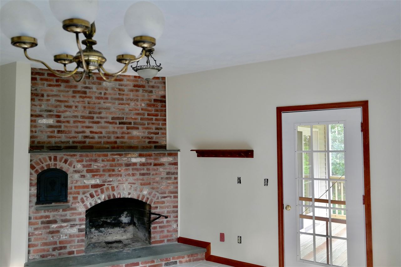 89 Tallant Road Pelham, NH 03076 - Photo 8 of 36