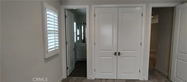 a view of an empty room and window