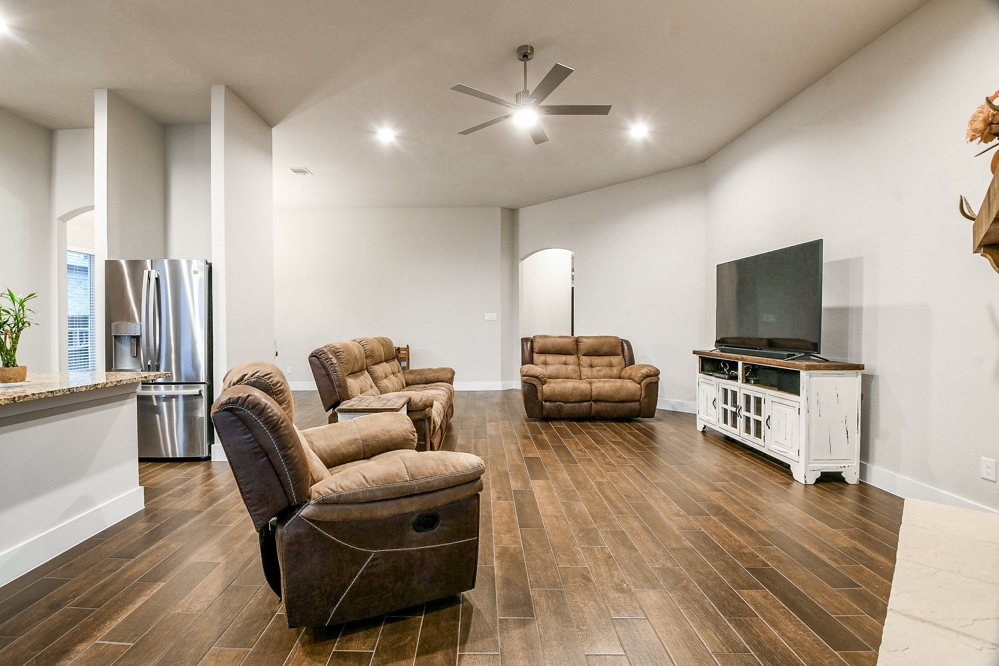 236 Bright Bluff Circle Waller, TX 77484 - Photo 10 of 32 a living room with furniture and a flat screen tv