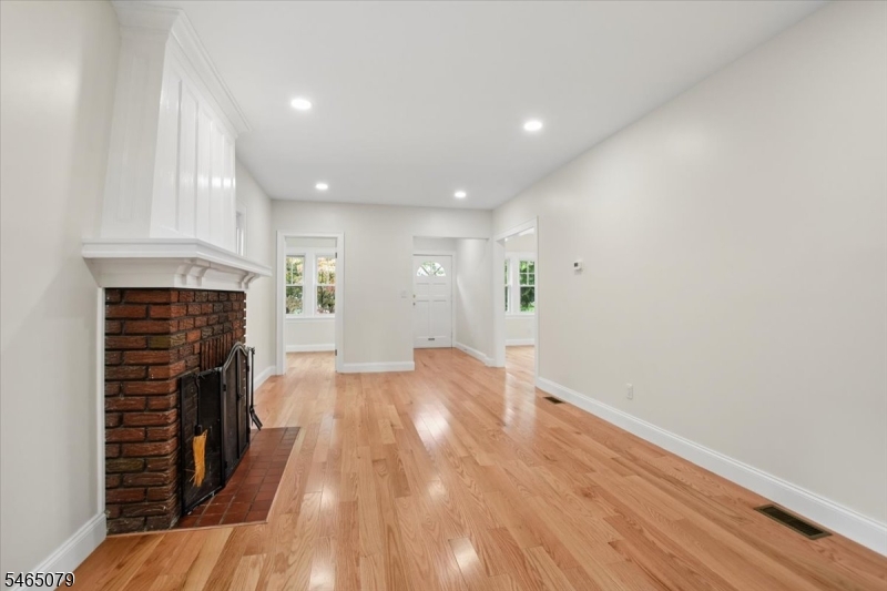 20 Undercliff Road Millburn, NJ 07041 - Photo 5 of 32 Gallery Image 5