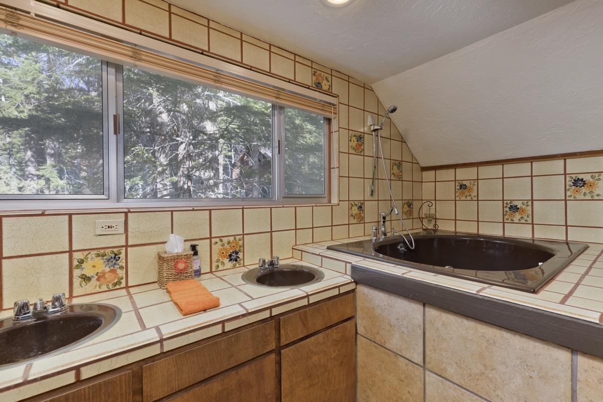 219 Aspen Road June Lake, CA 93529 - Photo 31 of 44 Gallery Image 31