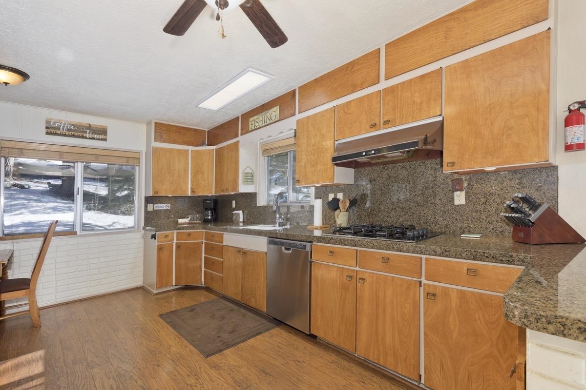 219 Aspen Road June Lake, CA 93529 - Photo 8 of 44 Gallery Image 8