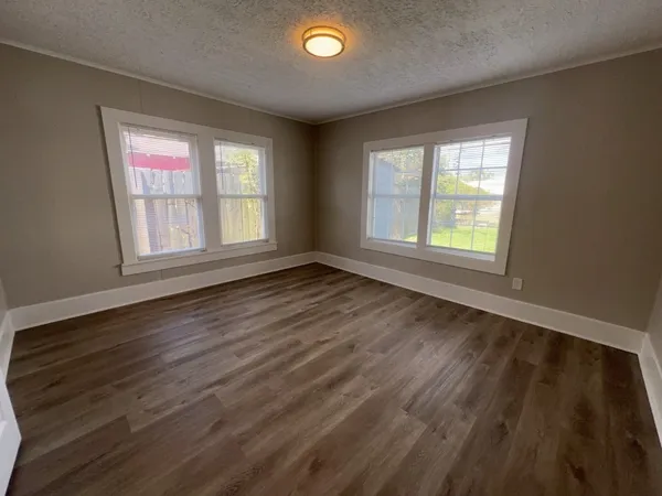 $799 | 6913 Avenue L, Houston, TX 77011