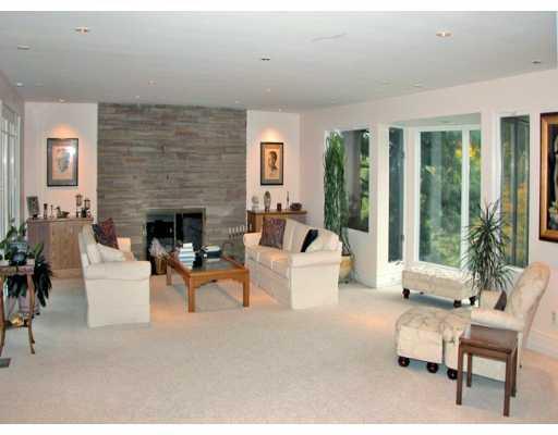 40 Longfellow Road Fox Chapel, PA 15215 - Photo 2 of 8 Living Room.