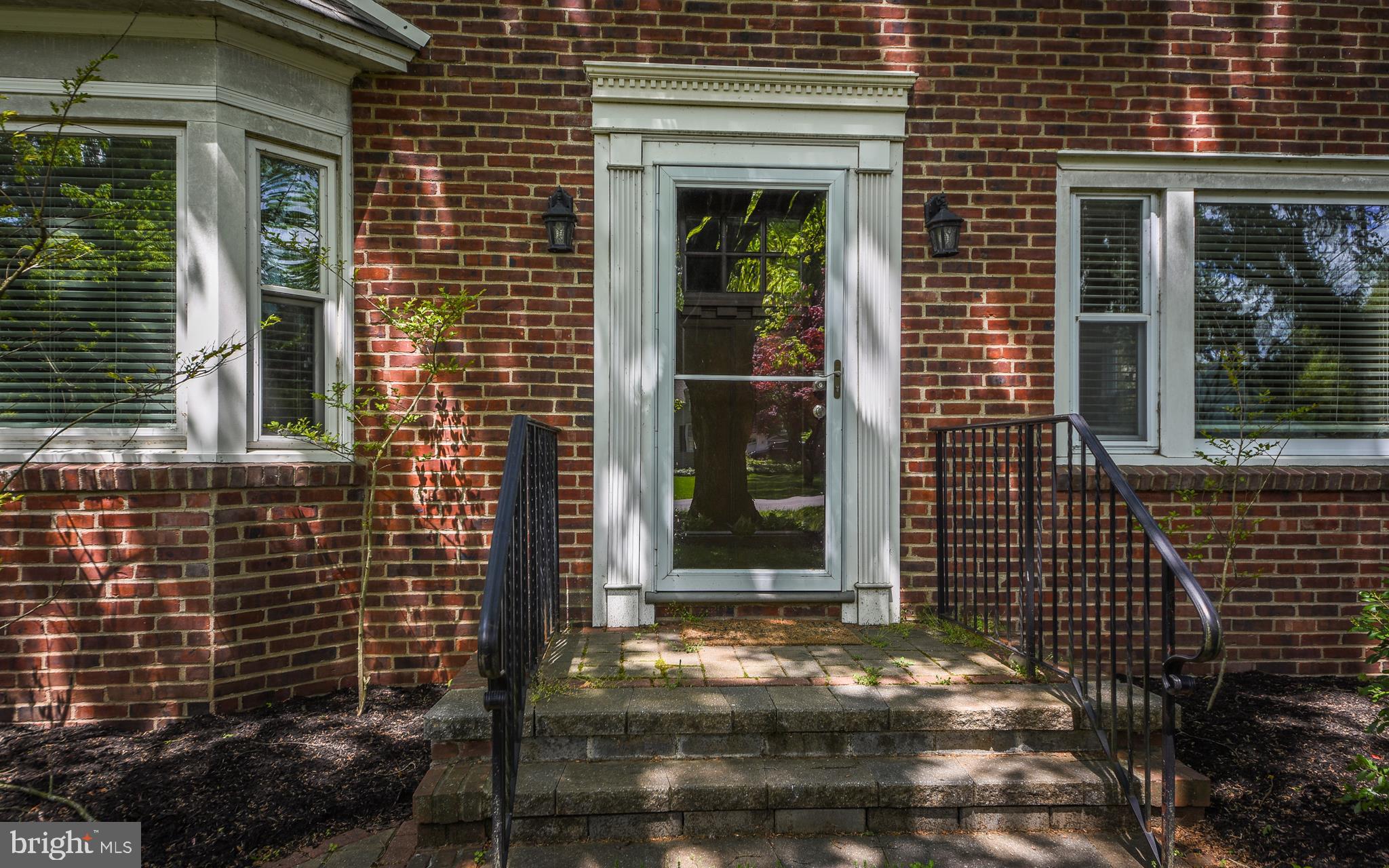 10 Glenolden Road Yardley, PA 19067 - Photo 4 of 41