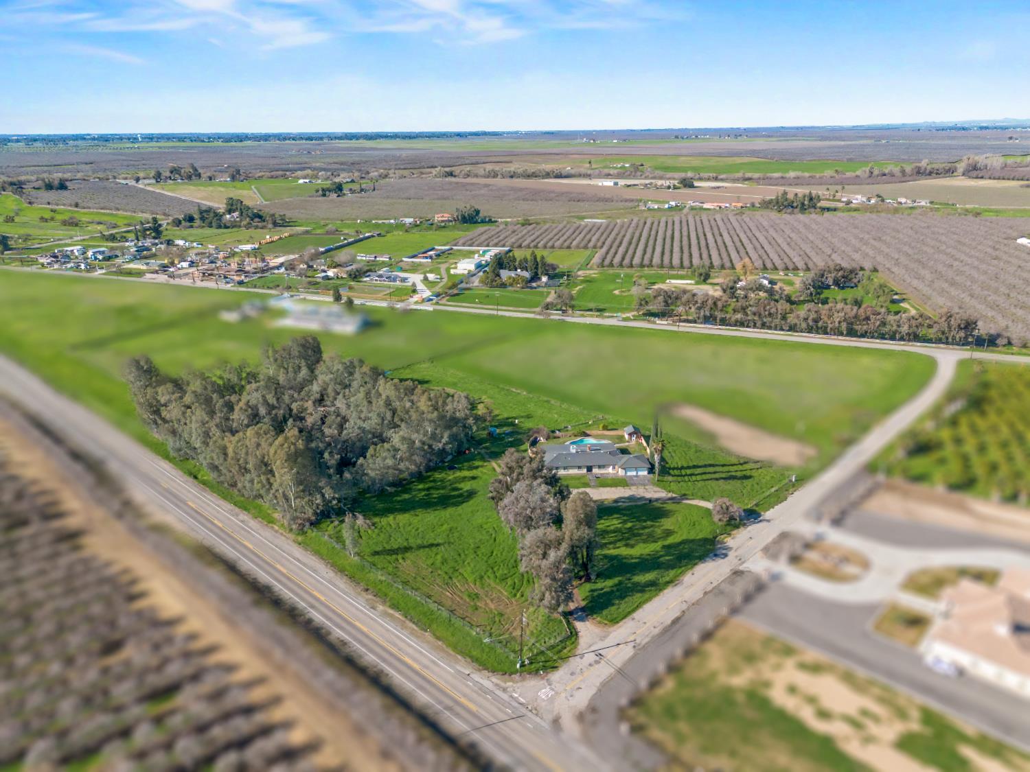 16998 Rio Plaza Road Madera, CA 93636 - Photo 30 of 42 a view of a city and an ocean view