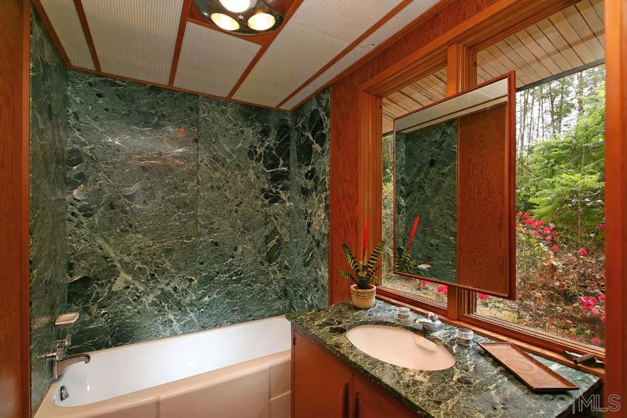 2641 Inyaha Lane La Jolla, CA 92037 - Photo 4 of 11