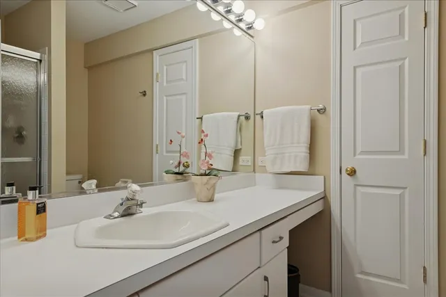 $595,000 | 868 Longmeadow Court, Lake Barrington, IL 60010