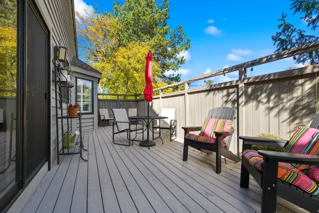 $595,000 | 868 Longmeadow Court, Lake Barrington, IL 60010