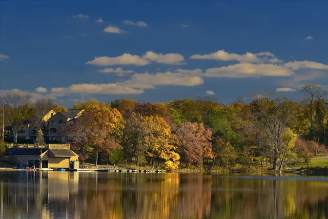 $595,000 | 868 Longmeadow Court, Lake Barrington, IL 60010