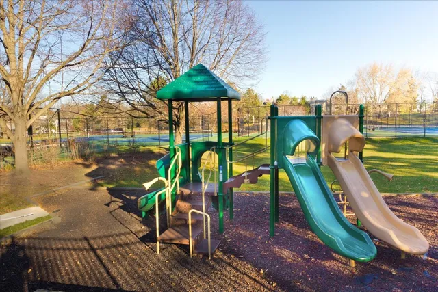 $595,000 | 868 Longmeadow Court, Lake Barrington, IL 60010