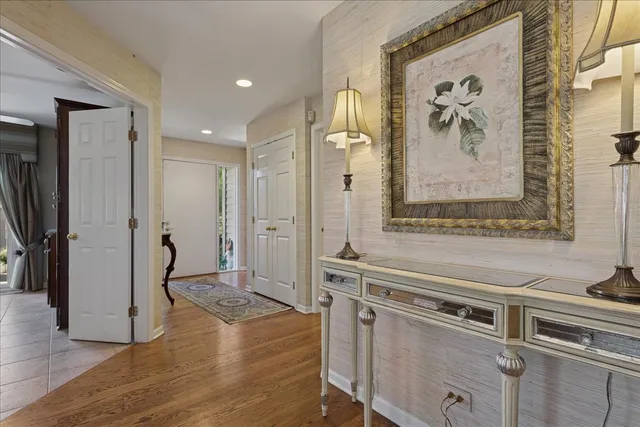 $595,000 | 868 Longmeadow Court, Lake Barrington, IL 60010