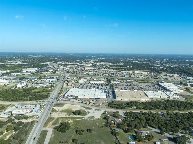 $6,000,000 | 14 Cleburne Highway, Weatherford, TX 76087