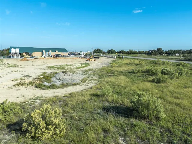 $6,000,000 | 14 Cleburne Highway, Weatherford, TX 76087