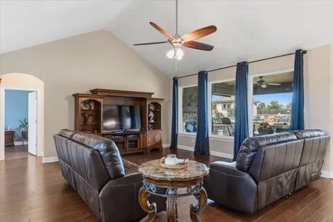 $825,000 | 104 West Vienna Drive, Hutto, TX 78634
