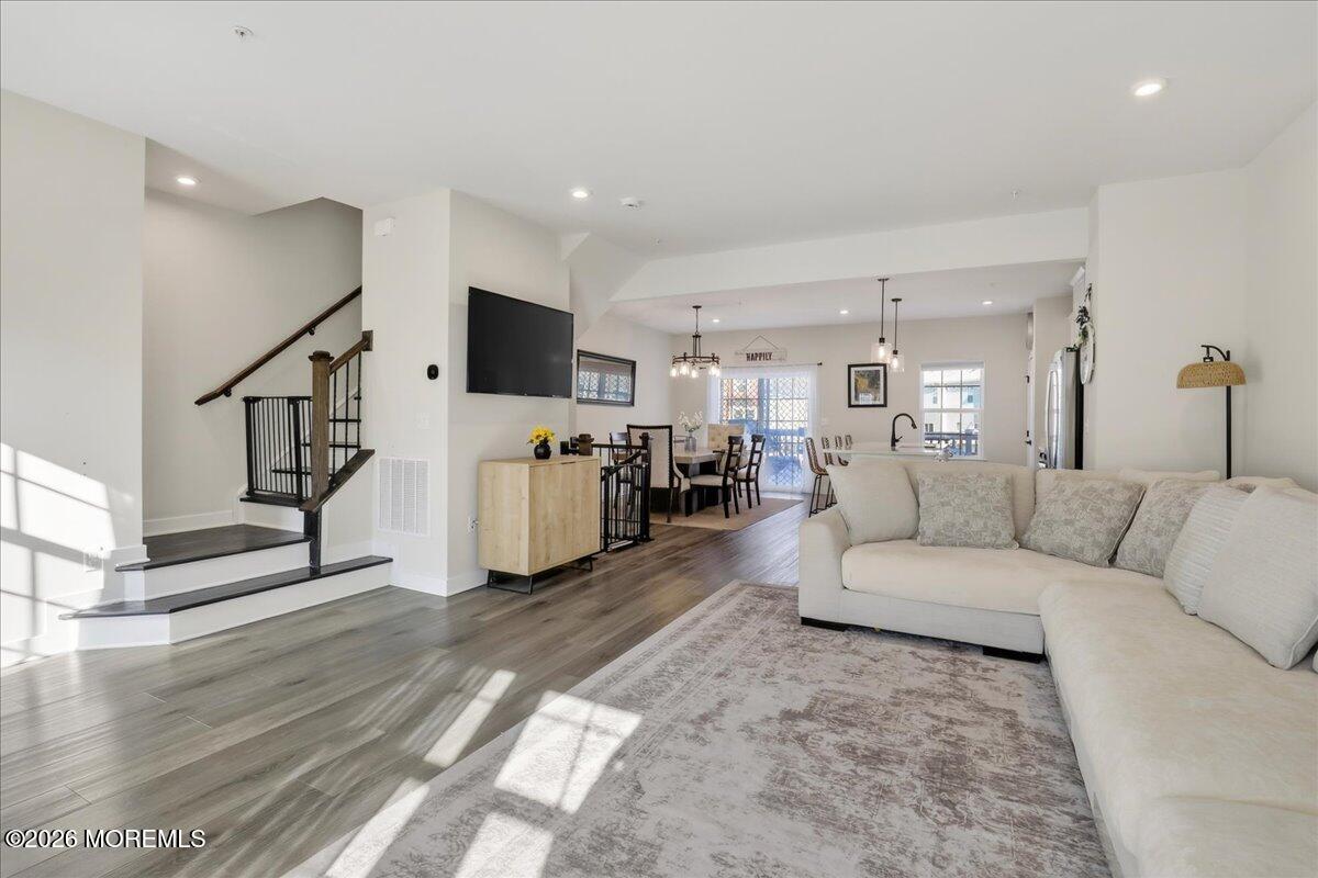 77 Anchor Way Cliffwood, NJ 07721 - Photo 14 of 40 14-Family Room