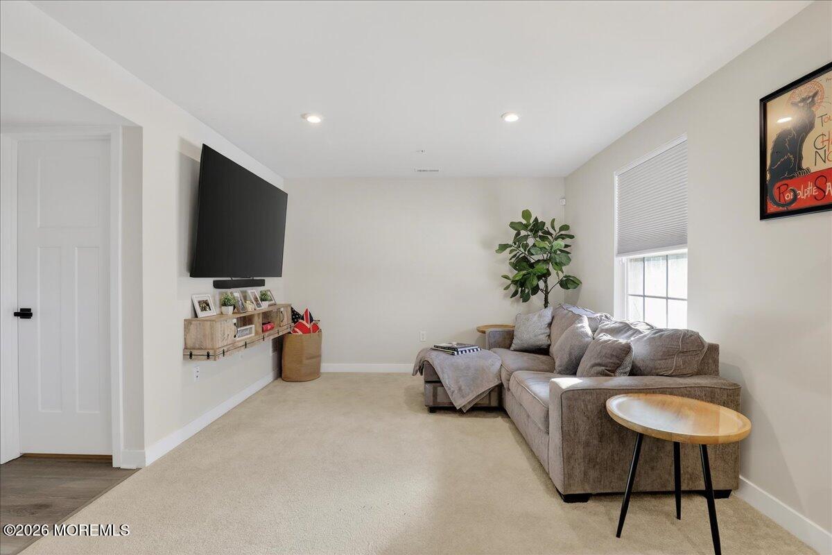 77 Anchor Way Cliffwood, NJ 07721 - Photo 8 of 40 08-Living Room