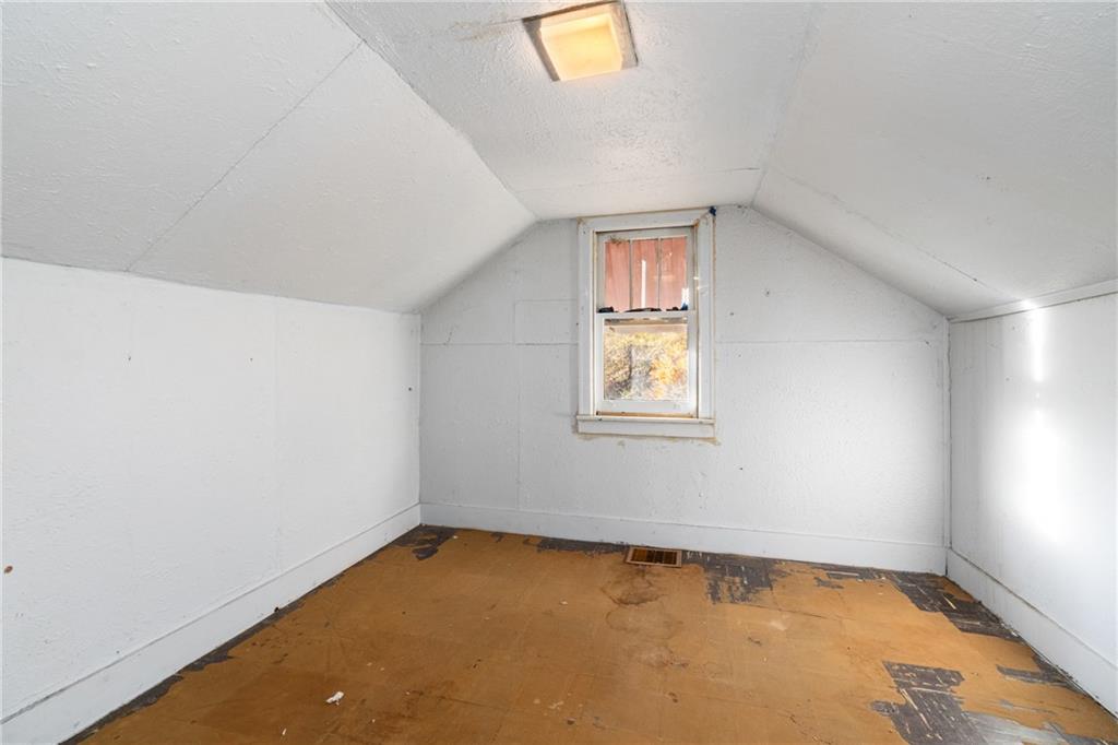 895 Valley Road Ambridge, PA 15003 - Photo 20 of 32 895 Valley Rd