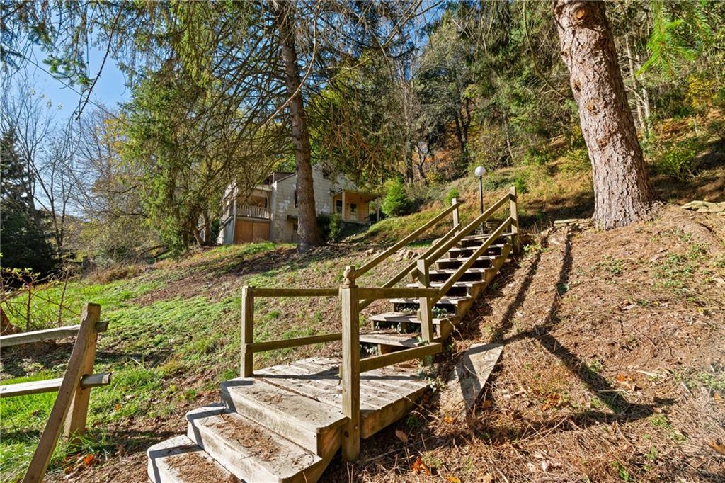 895 Valley Road Ambridge, PA 15003 - Photo 3 of 32 895 Valley Rd