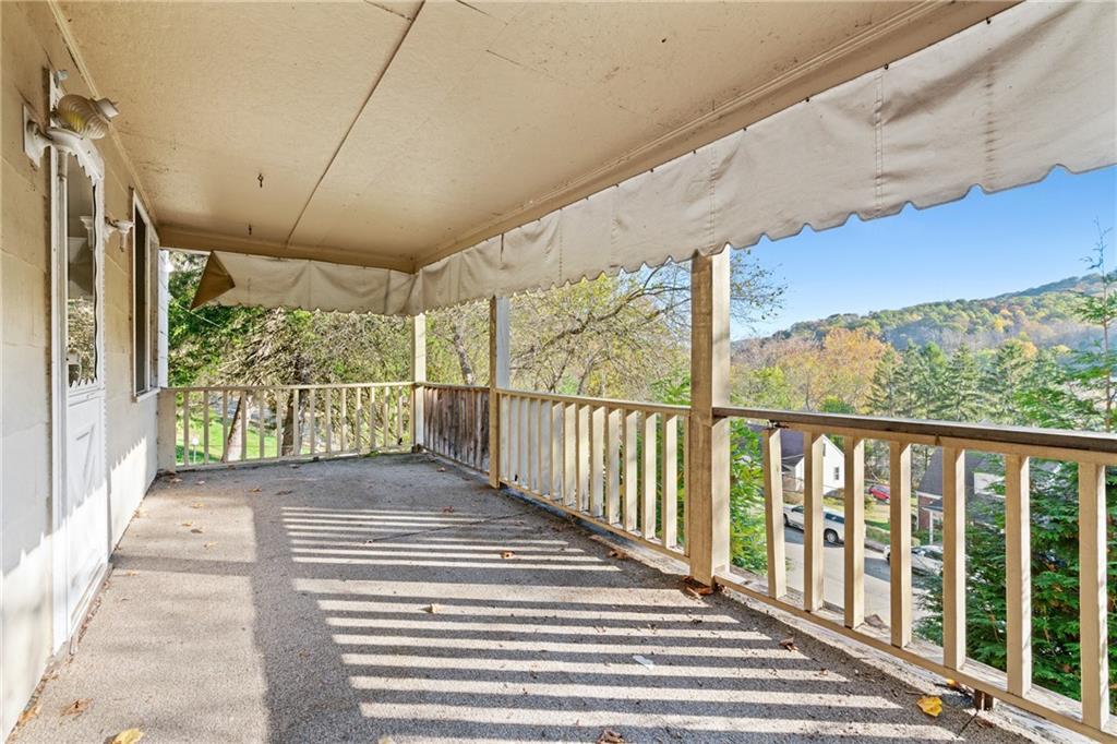 895 Valley Road Ambridge, PA 15003 - Photo 5 of 32 895 Valley Rd